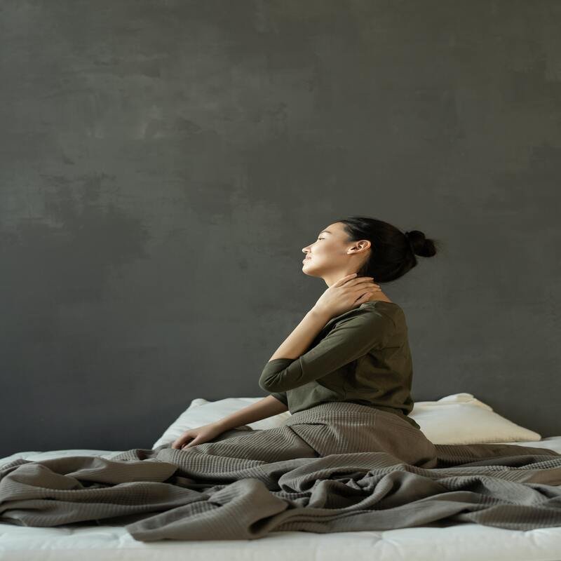 How a Saddle Chair Can Help Relieve Hip Pain - Sit Healthier