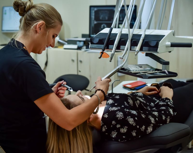 How Saddle Dental Chairs Can Improve Patient Comfort and Satisfaction - Sit Healthier
