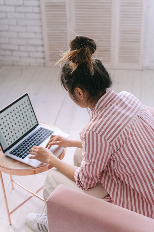 Postural Chairs vs. Traditional Chairs: Which is Better? - Sit Healthier