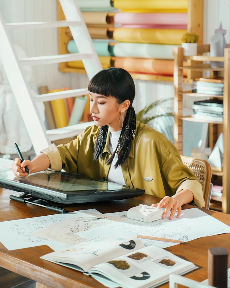 Saddle Chairs for Artists & Designers: Boost Your Creativity - Sit Healthier