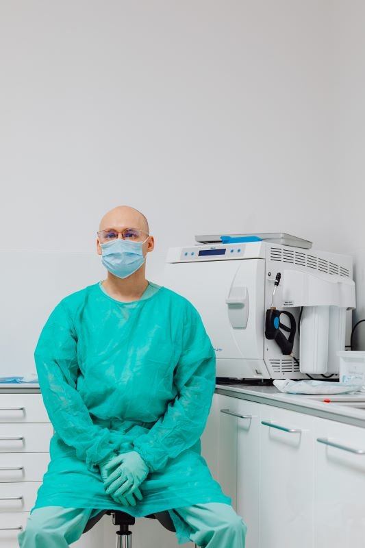 Saddle Dental Chairs vs Traditional Dental Chairs: Which is Better? - Sit Healthier