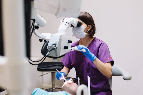 The Benefits of Using Saddle Chairs in Dentistry - Sit Healthier