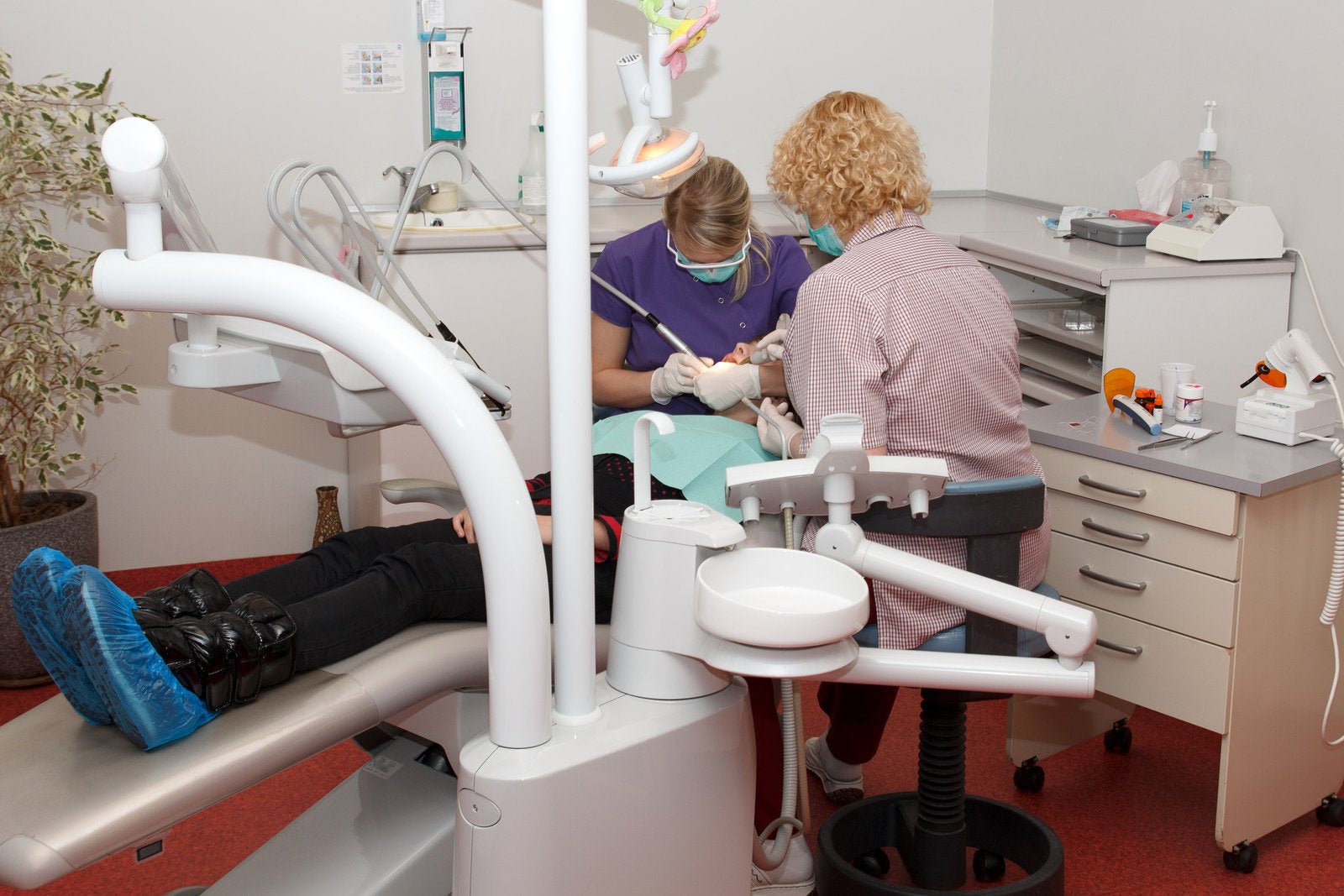 The Importance of Ergonomic Dental Assistant Chairs - Sit Healthier
