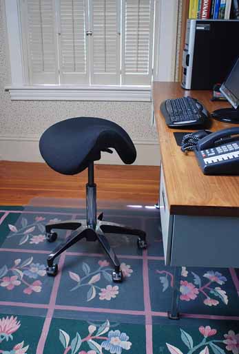 Elegant Björn Slim Saddle Stool for Petite Women - Sit Healthier