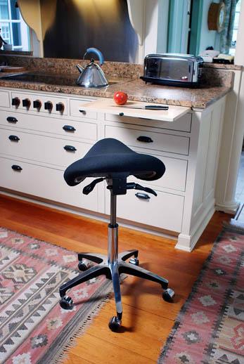 Elegant Björn Slim Saddle Stool for Petite Women - Sit Healthier